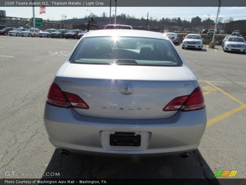 Titanium Metallic / Light Gray 2006 Toyota Avalon XLS