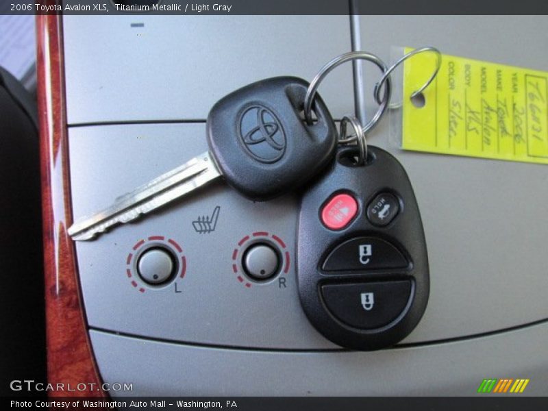 Titanium Metallic / Light Gray 2006 Toyota Avalon XLS