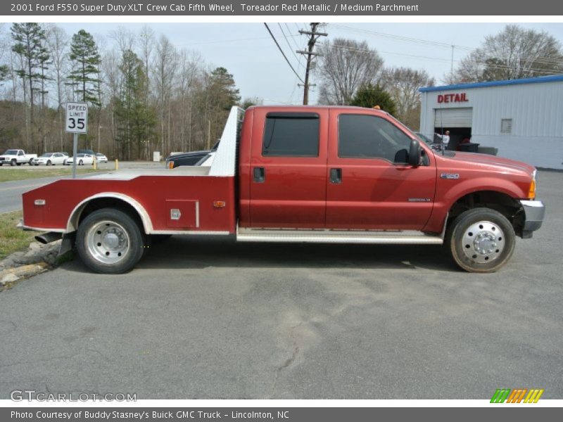 Toreador Red Metallic / Medium Parchment 2001 Ford F550 Super Duty XLT Crew Cab Fifth Wheel