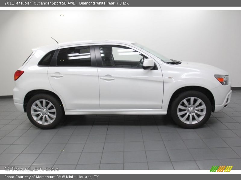 Diamond White Pearl / Black 2011 Mitsubishi Outlander Sport SE 4WD