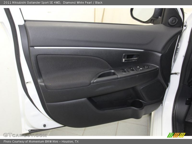 Diamond White Pearl / Black 2011 Mitsubishi Outlander Sport SE 4WD