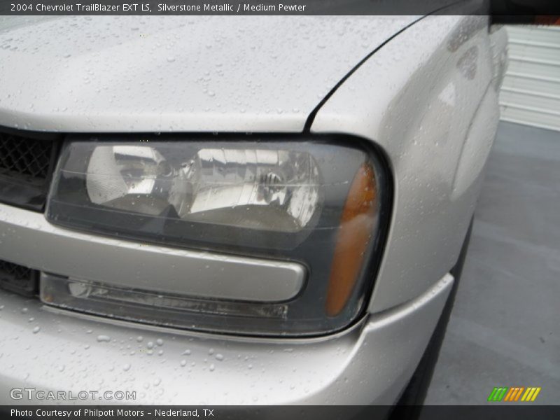 Silverstone Metallic / Medium Pewter 2004 Chevrolet TrailBlazer EXT LS