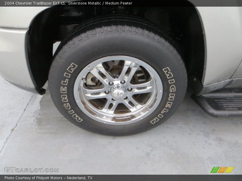 Silverstone Metallic / Medium Pewter 2004 Chevrolet TrailBlazer EXT LS