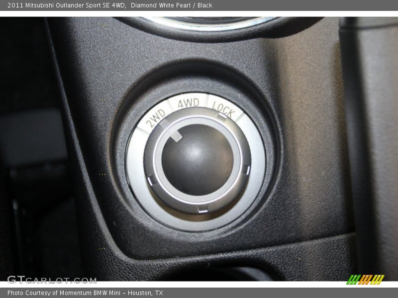 Diamond White Pearl / Black 2011 Mitsubishi Outlander Sport SE 4WD