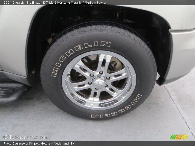 Silverstone Metallic / Medium Pewter 2004 Chevrolet TrailBlazer EXT LS