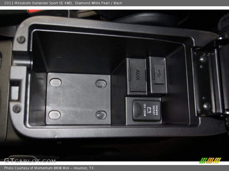 Diamond White Pearl / Black 2011 Mitsubishi Outlander Sport SE 4WD