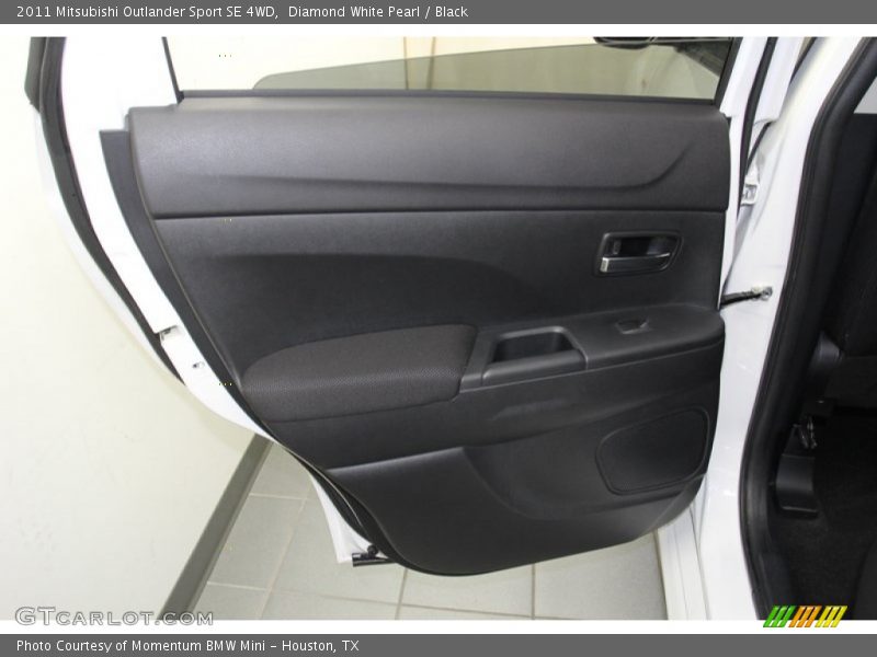 Diamond White Pearl / Black 2011 Mitsubishi Outlander Sport SE 4WD