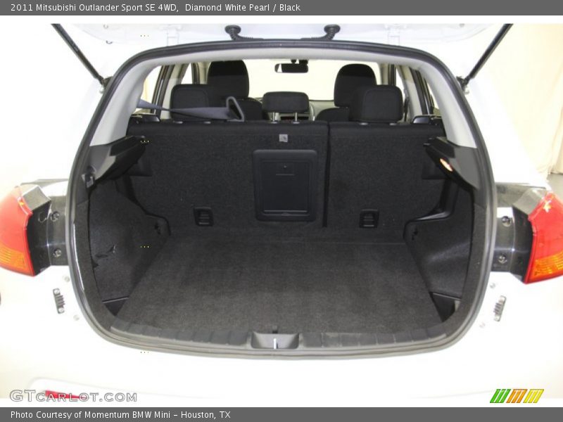 Diamond White Pearl / Black 2011 Mitsubishi Outlander Sport SE 4WD
