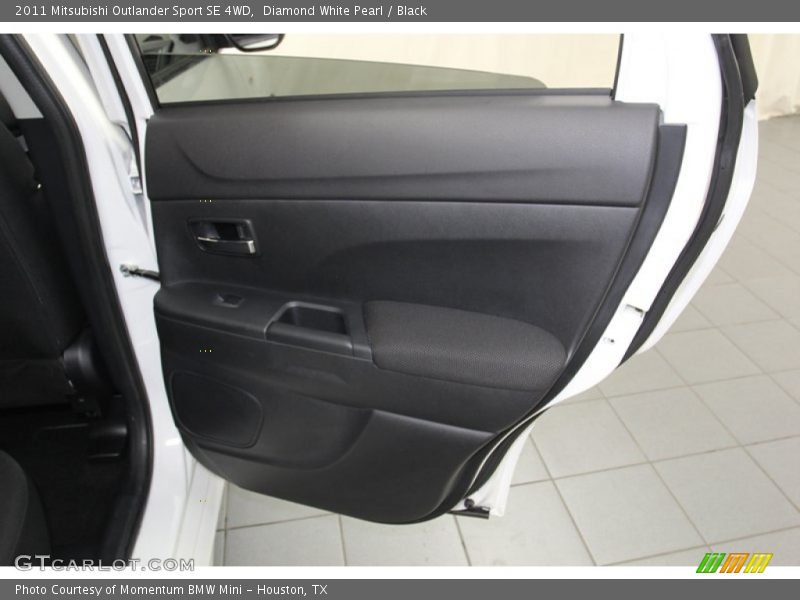 Diamond White Pearl / Black 2011 Mitsubishi Outlander Sport SE 4WD