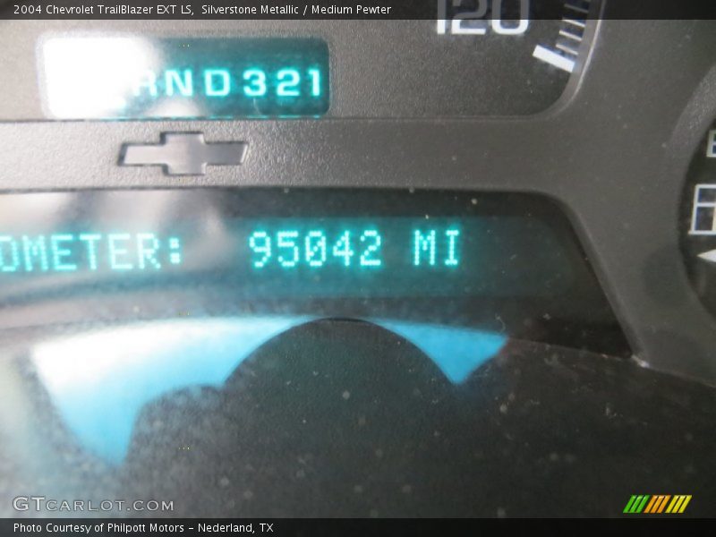 Silverstone Metallic / Medium Pewter 2004 Chevrolet TrailBlazer EXT LS