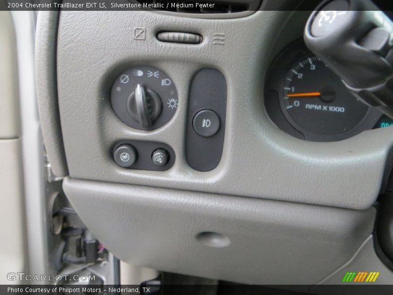Silverstone Metallic / Medium Pewter 2004 Chevrolet TrailBlazer EXT LS