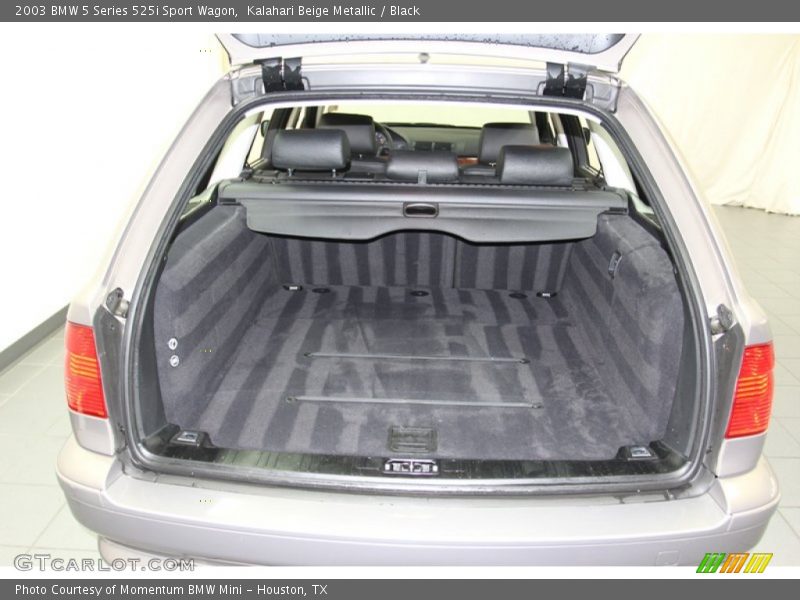  2003 5 Series 525i Sport Wagon Trunk