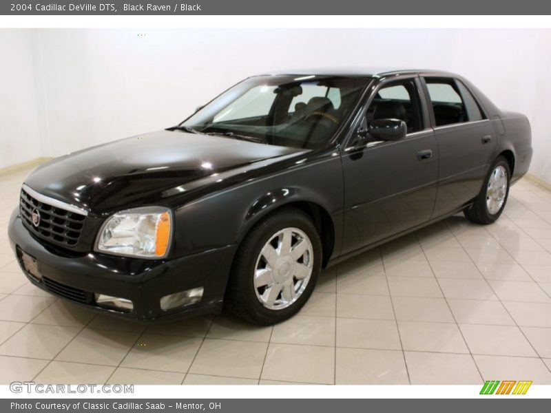Front 3/4 View of 2004 DeVille DTS