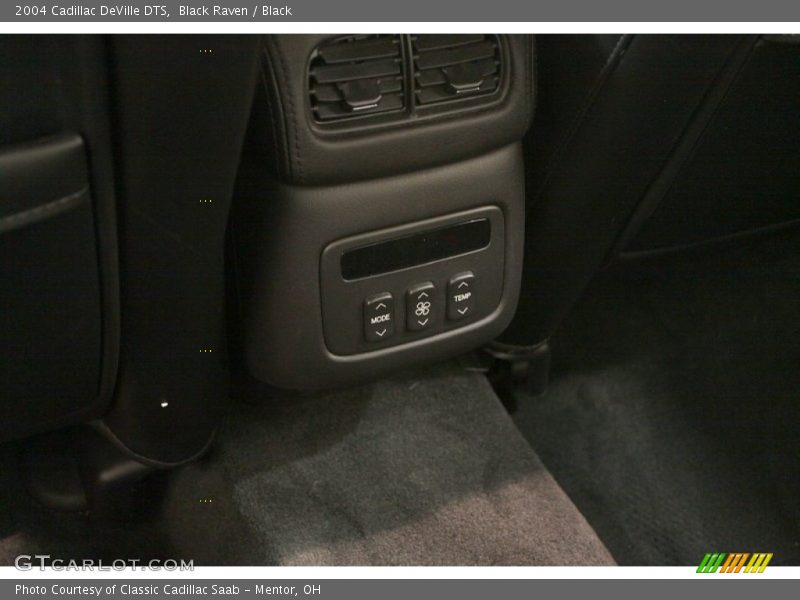 Black Raven / Black 2004 Cadillac DeVille DTS