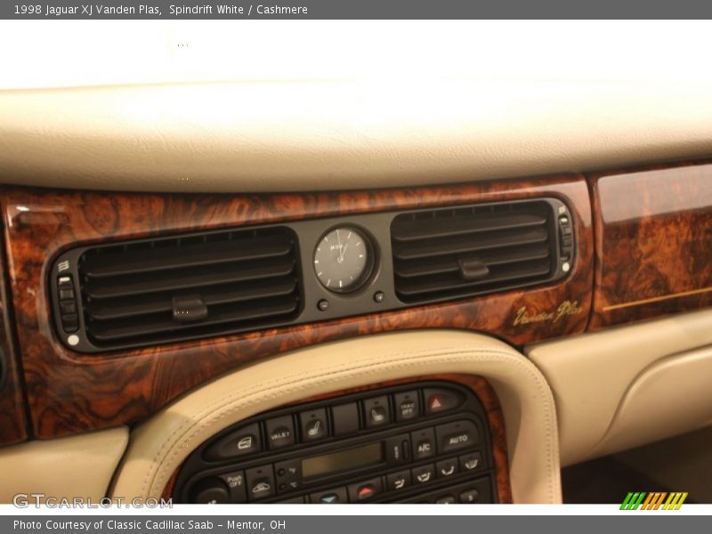 Spindrift White / Cashmere 1998 Jaguar XJ Vanden Plas