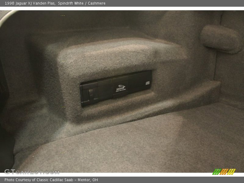 Spindrift White / Cashmere 1998 Jaguar XJ Vanden Plas