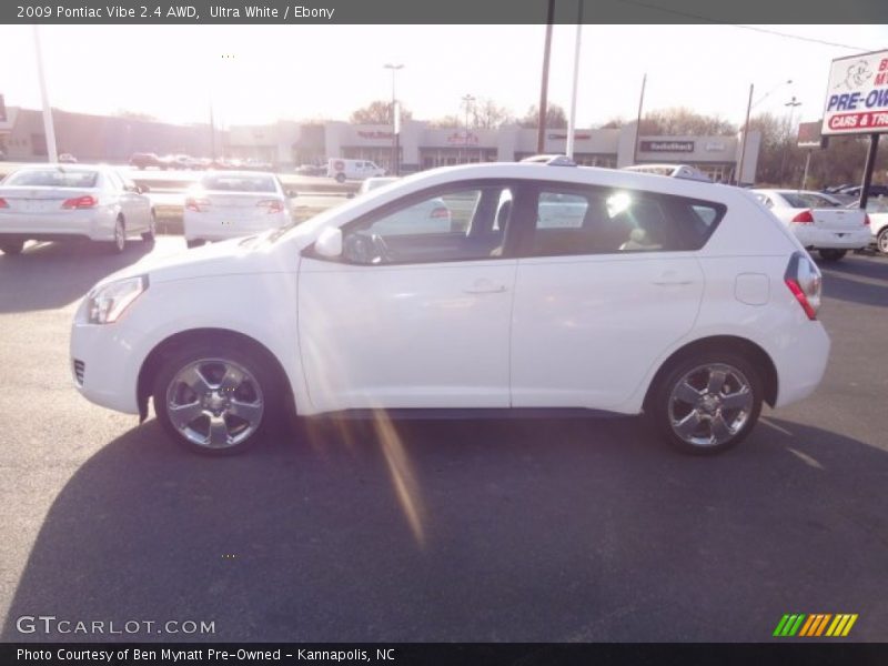 Ultra White / Ebony 2009 Pontiac Vibe 2.4 AWD