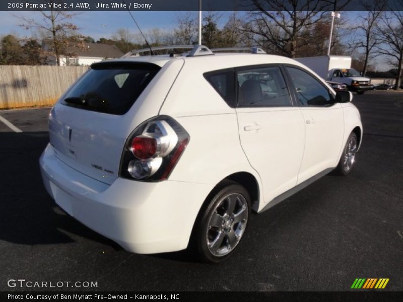 Ultra White / Ebony 2009 Pontiac Vibe 2.4 AWD