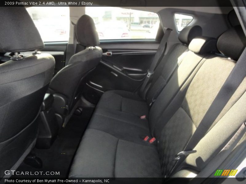 Ultra White / Ebony 2009 Pontiac Vibe 2.4 AWD