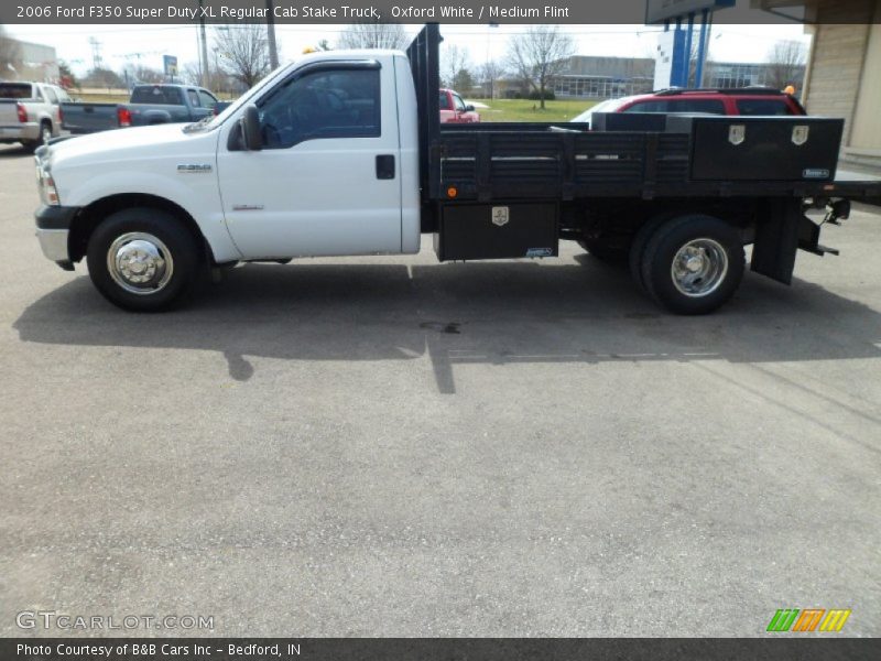 Oxford White / Medium Flint 2006 Ford F350 Super Duty XL Regular Cab Stake Truck