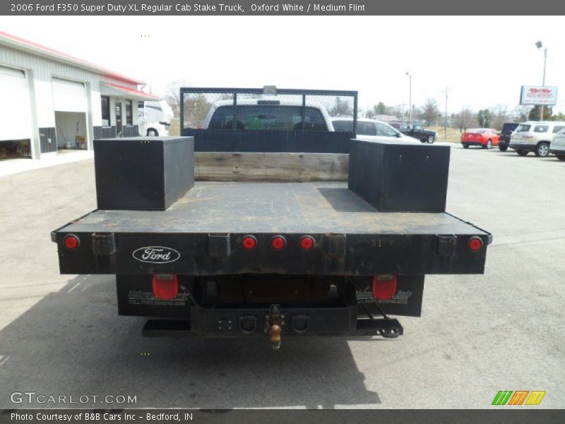 Oxford White / Medium Flint 2006 Ford F350 Super Duty XL Regular Cab Stake Truck