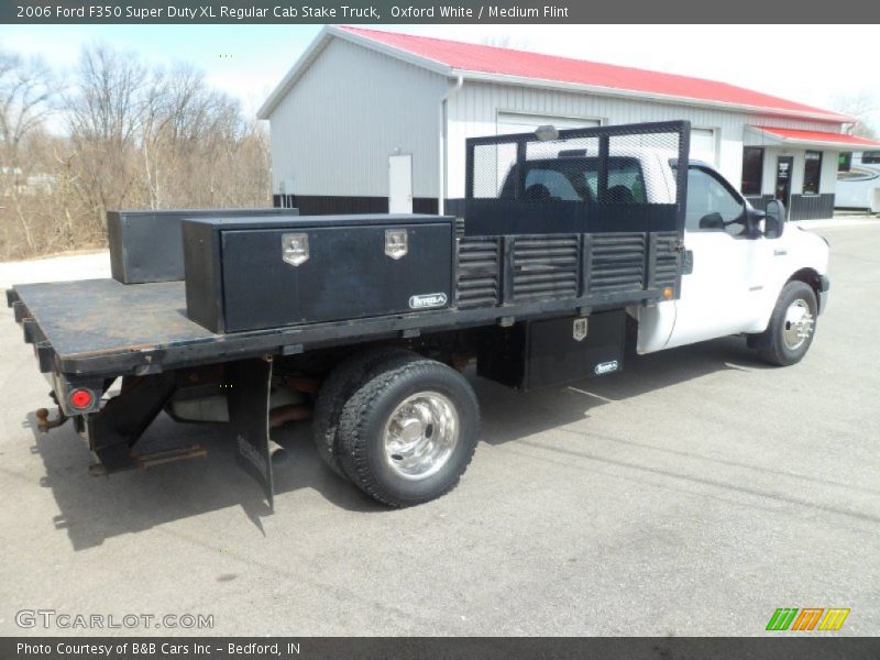 Oxford White / Medium Flint 2006 Ford F350 Super Duty XL Regular Cab Stake Truck