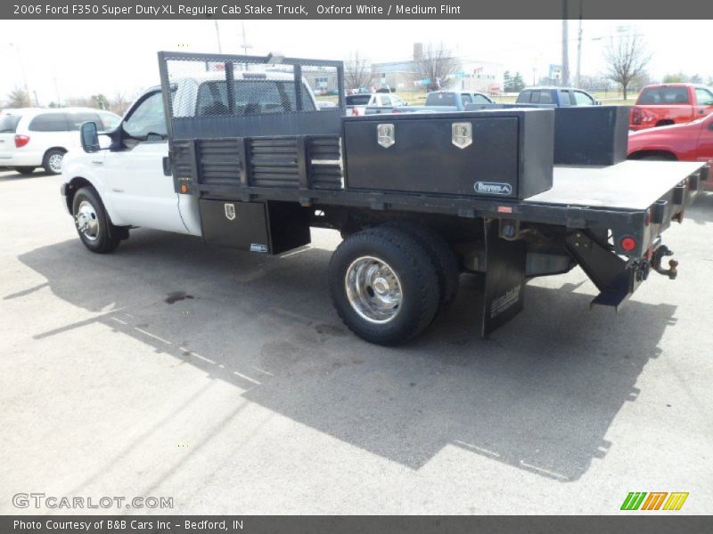 Oxford White / Medium Flint 2006 Ford F350 Super Duty XL Regular Cab Stake Truck