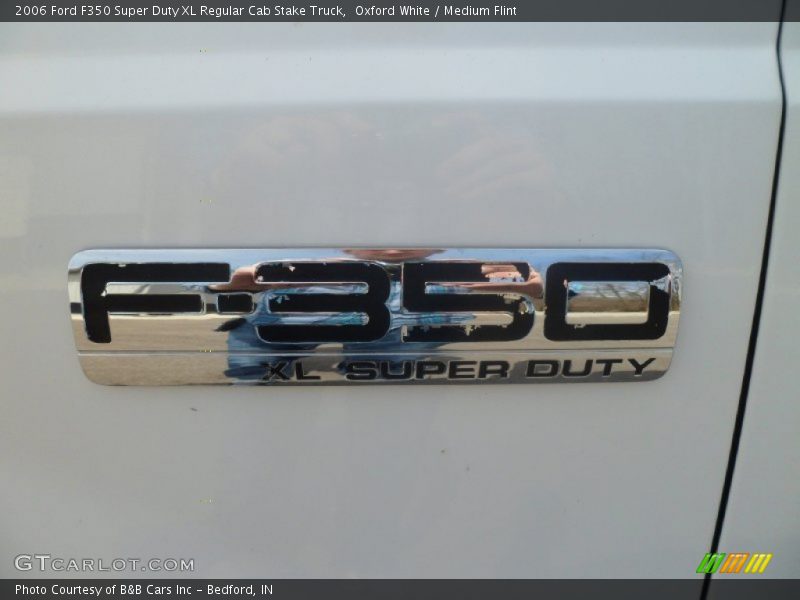 Oxford White / Medium Flint 2006 Ford F350 Super Duty XL Regular Cab Stake Truck
