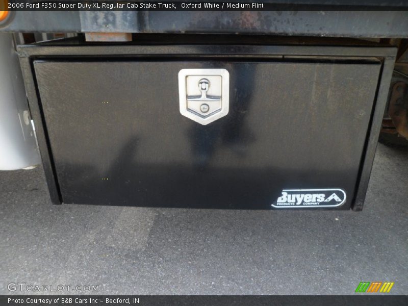 Oxford White / Medium Flint 2006 Ford F350 Super Duty XL Regular Cab Stake Truck