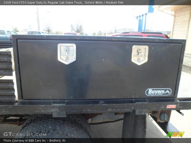 Oxford White / Medium Flint 2006 Ford F350 Super Duty XL Regular Cab Stake Truck