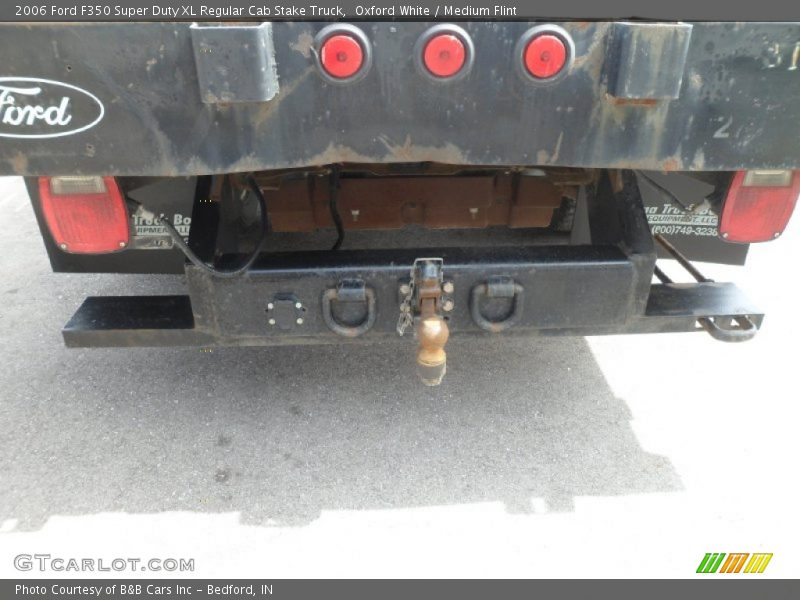 Oxford White / Medium Flint 2006 Ford F350 Super Duty XL Regular Cab Stake Truck