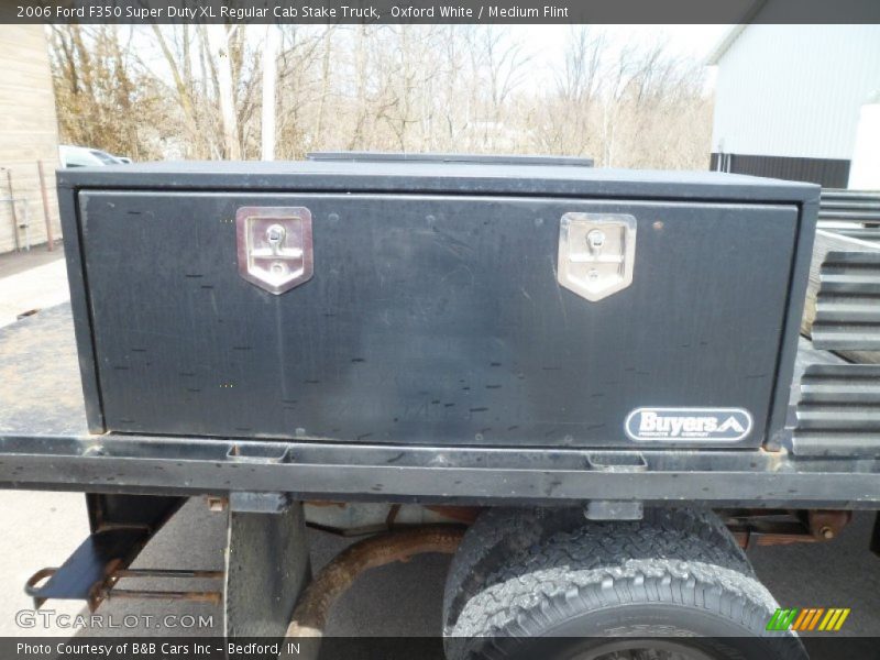 Oxford White / Medium Flint 2006 Ford F350 Super Duty XL Regular Cab Stake Truck