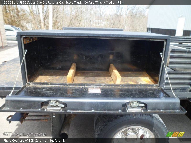 Oxford White / Medium Flint 2006 Ford F350 Super Duty XL Regular Cab Stake Truck