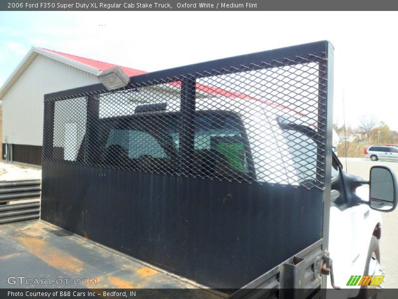 Oxford White / Medium Flint 2006 Ford F350 Super Duty XL Regular Cab Stake Truck