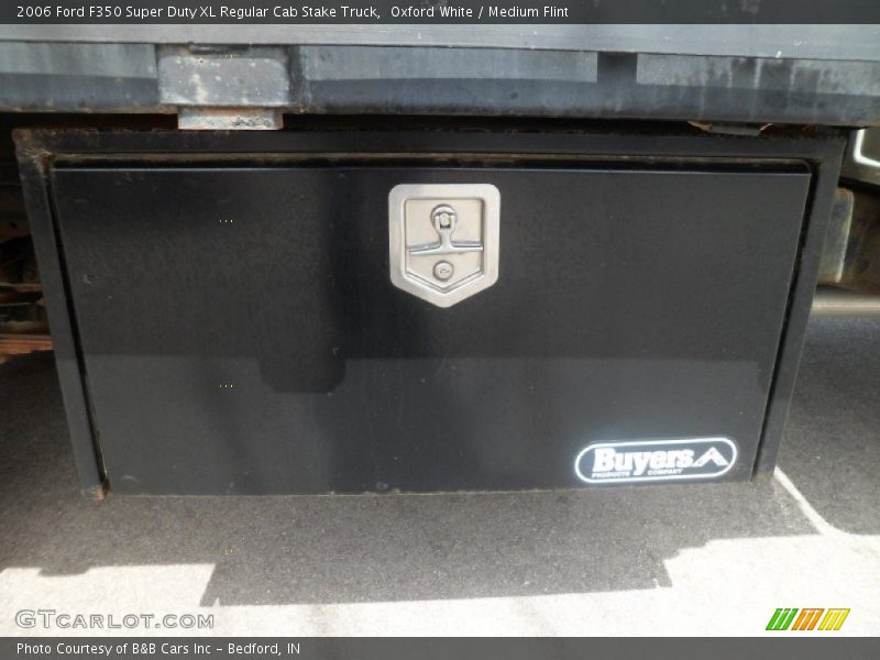 Oxford White / Medium Flint 2006 Ford F350 Super Duty XL Regular Cab Stake Truck