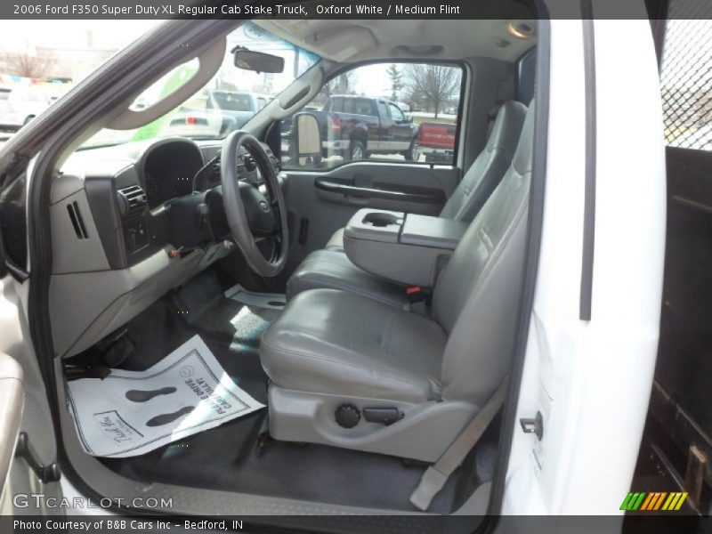 Oxford White / Medium Flint 2006 Ford F350 Super Duty XL Regular Cab Stake Truck