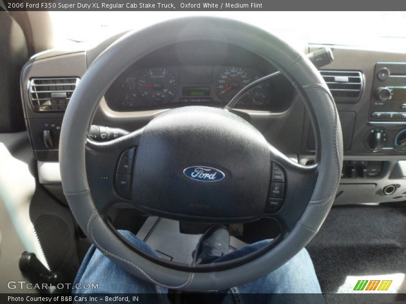 Oxford White / Medium Flint 2006 Ford F350 Super Duty XL Regular Cab Stake Truck