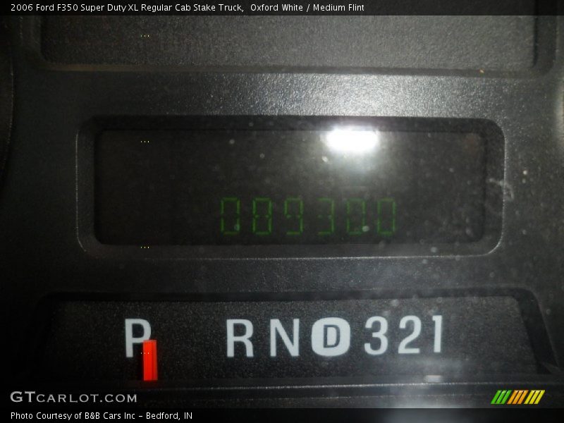 Oxford White / Medium Flint 2006 Ford F350 Super Duty XL Regular Cab Stake Truck