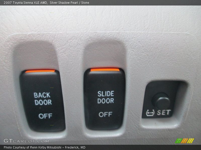 Silver Shadow Pearl / Stone 2007 Toyota Sienna XLE AWD