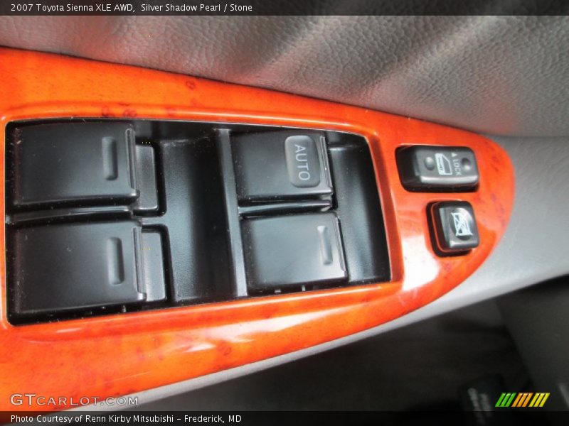 Silver Shadow Pearl / Stone 2007 Toyota Sienna XLE AWD