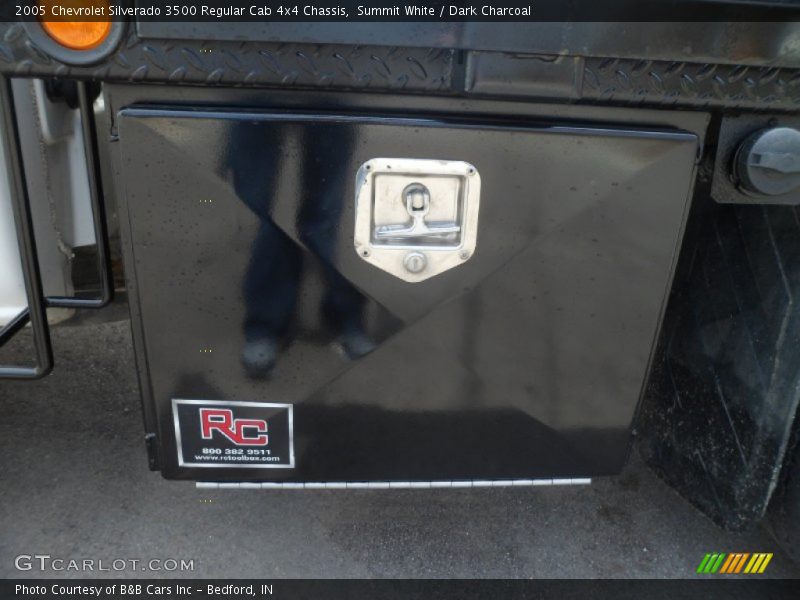 Summit White / Dark Charcoal 2005 Chevrolet Silverado 3500 Regular Cab 4x4 Chassis