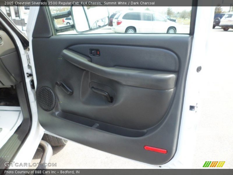 Summit White / Dark Charcoal 2005 Chevrolet Silverado 3500 Regular Cab 4x4 Chassis