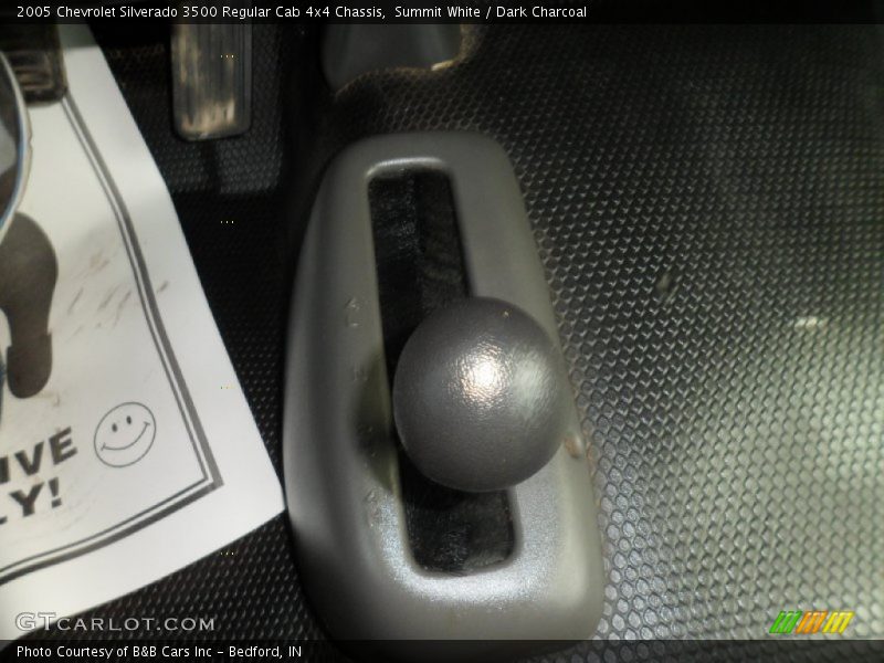 Summit White / Dark Charcoal 2005 Chevrolet Silverado 3500 Regular Cab 4x4 Chassis