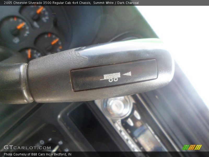 Summit White / Dark Charcoal 2005 Chevrolet Silverado 3500 Regular Cab 4x4 Chassis