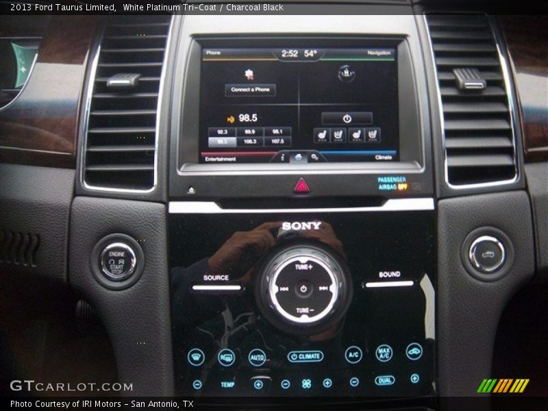 White Platinum Tri-Coat / Charcoal Black 2013 Ford Taurus Limited