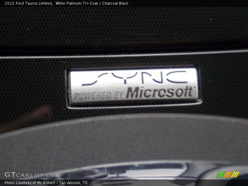 White Platinum Tri-Coat / Charcoal Black 2013 Ford Taurus Limited