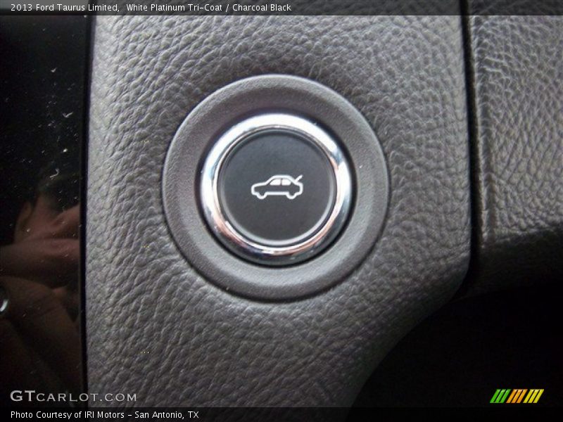 White Platinum Tri-Coat / Charcoal Black 2013 Ford Taurus Limited