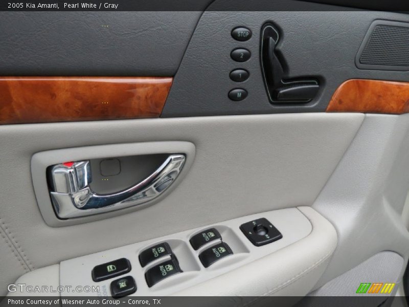 Pearl White / Gray 2005 Kia Amanti