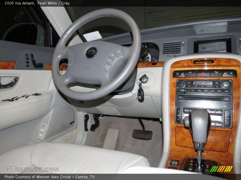 Pearl White / Gray 2005 Kia Amanti