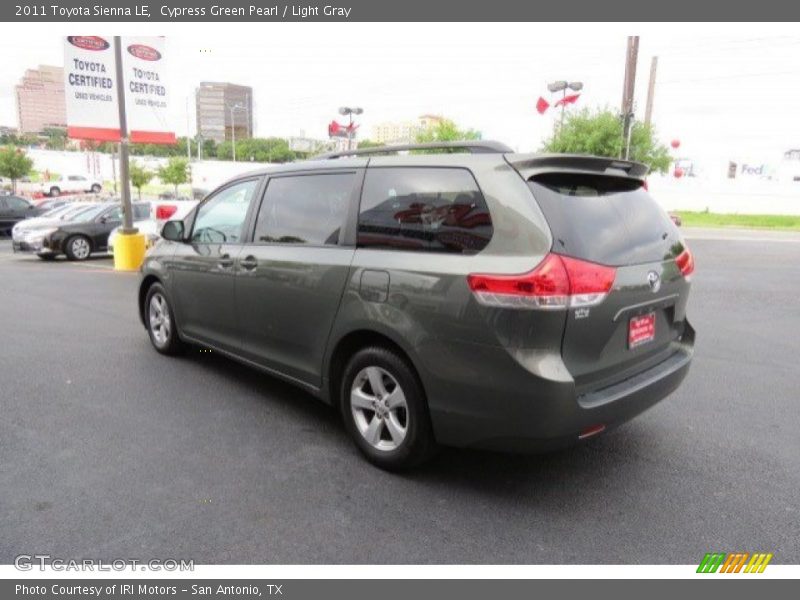 Cypress Green Pearl / Light Gray 2011 Toyota Sienna LE